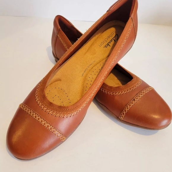 New Clarks Women's colecion Brown Leather Flats - Picture 2 of 8